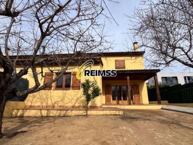 4 makuuhuone Huvila myytävänä paikassa Santa Cristina d'Aro mukana 
autotalli - 485 000 € (Ref: 9586391)