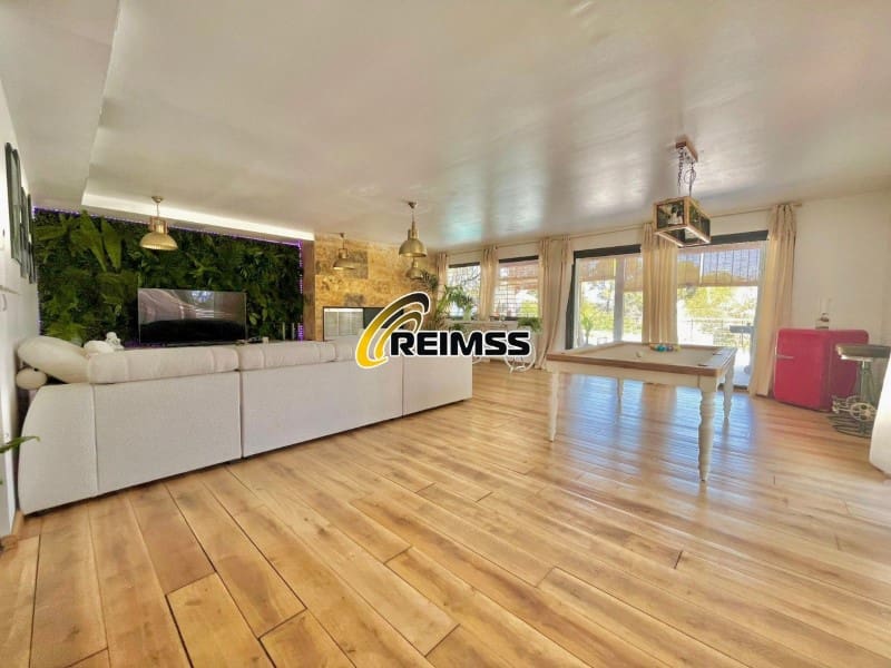 5 slaapkamer Villa te koop in Blanes met garage - € 794.000 (Ref: 9639473)