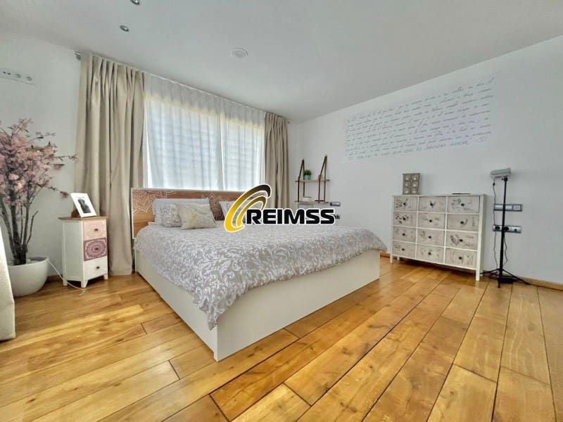 5 slaapkamer Villa te koop in Blanes met garage - € 794.000 (Ref: 9639473)