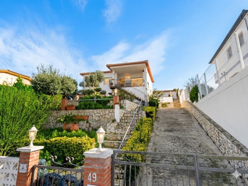 6 bedroom Villa for sale in Tordera with garage - € 367,500 (Ref: 9639474)