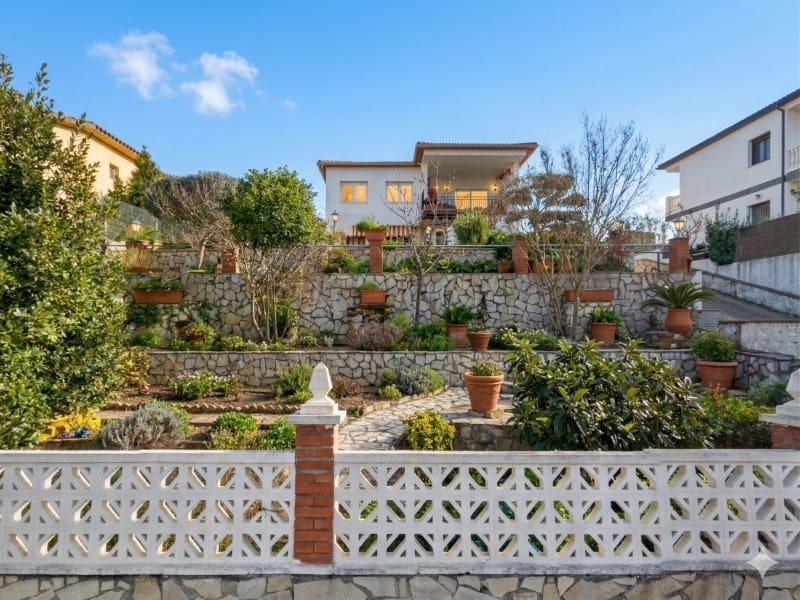 6 bedroom Villa for sale in Tordera with garage - € 367,500 (Ref: 9639474)