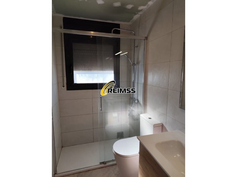 2 bedroom Villa for sale in Llagostera with garage - € 294,000 (Ref: 9639476)