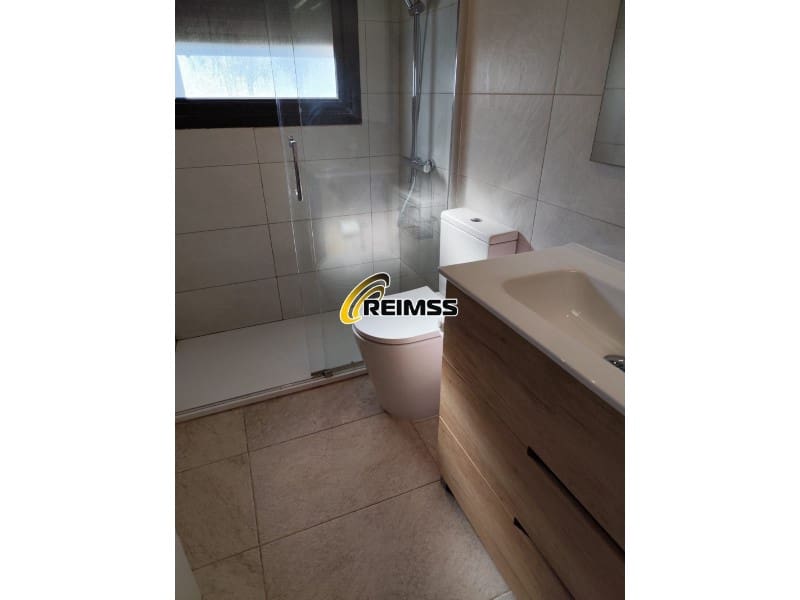 2 bedroom Villa for sale in Llagostera with garage - € 294,000 (Ref: 9639476)