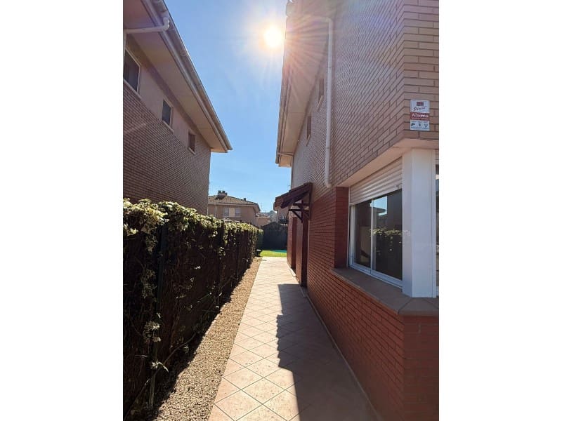 4 bedroom Villa for sale in Tordera with garage - € 470,000 (Ref: 9674019)