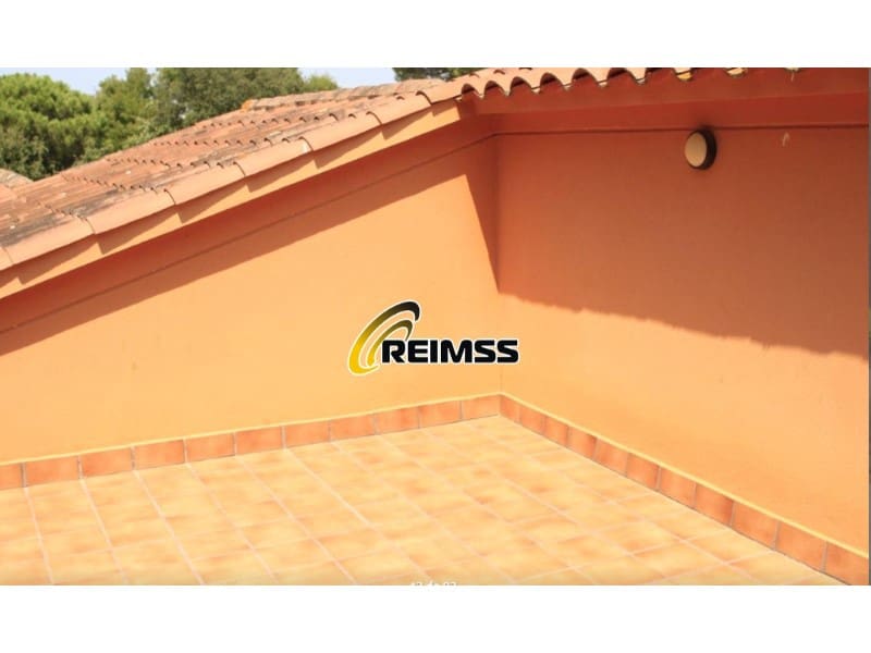 5 bedroom Villa for sale in Vidreres with pool garage - € 546,000 (Ref: 9682419)