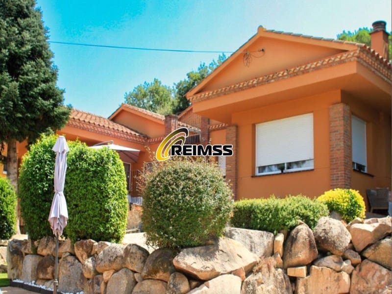 5 bedroom Villa for sale in Vidreres with pool garage - € 546,000 (Ref: 9682419)