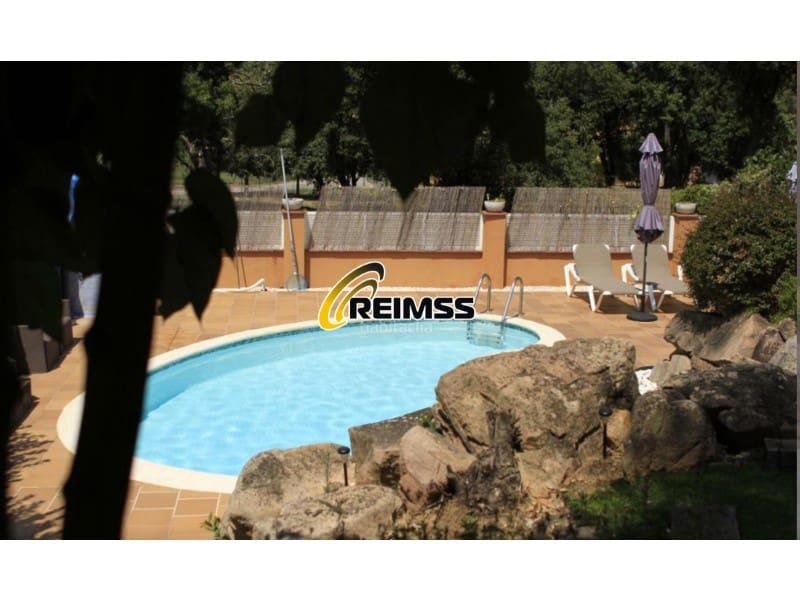 5 bedroom Villa for sale in Vidreres with pool garage - € 546,000 (Ref: 9682419)