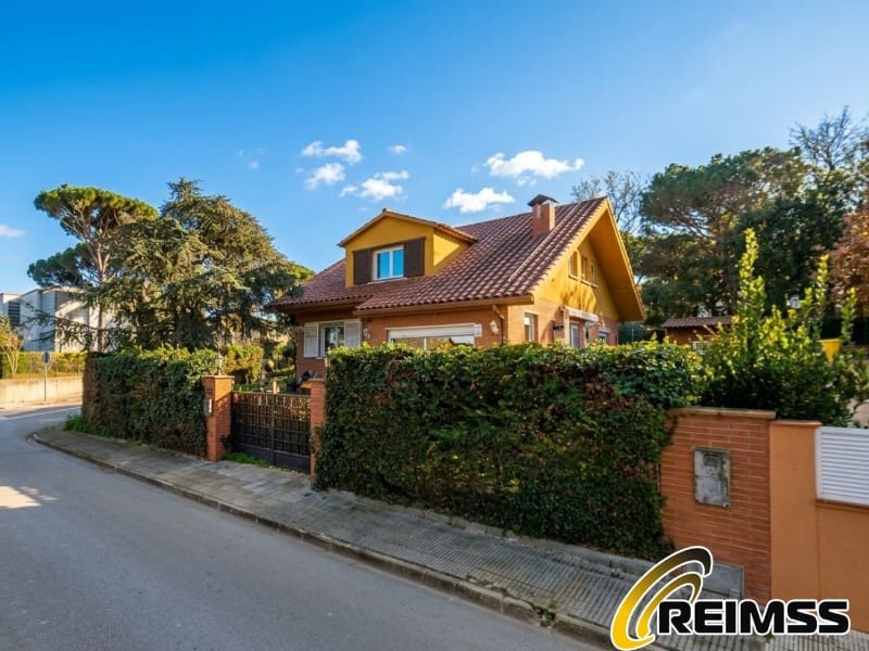 5 makuuhuone Huvila myytävänä paikassa Vidreres mukana 
autotalli - 577 500 € (Ref: 9682420)