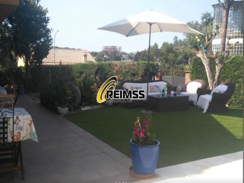 5 makuuhuone Huvila myytävänä paikassa Vidreres mukana 
autotalli - 577 500 € (Ref: 9682420)