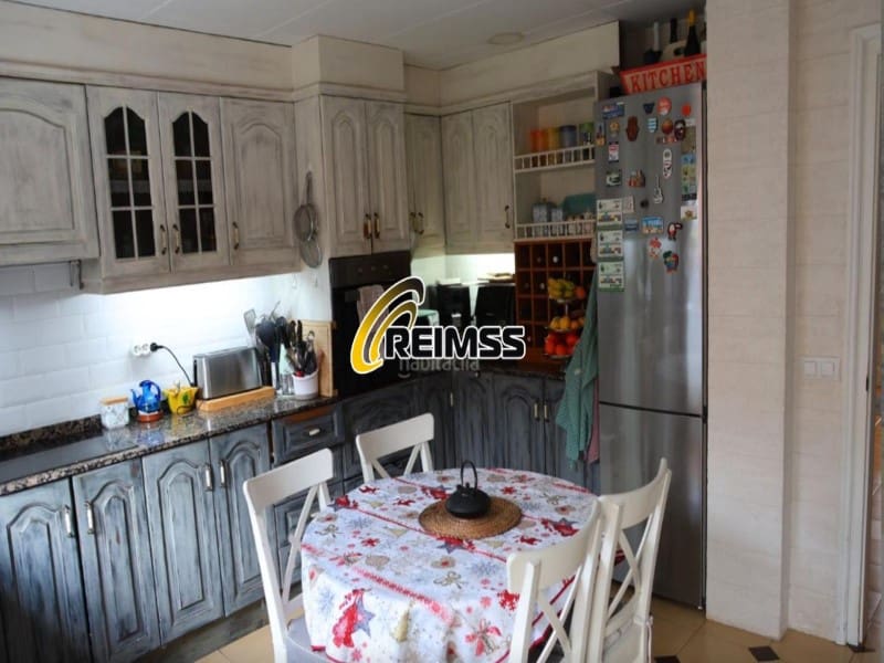 5 makuuhuone Huvila myytävänä paikassa Vidreres mukana 
autotalli - 577 500 € (Ref: 9682420)