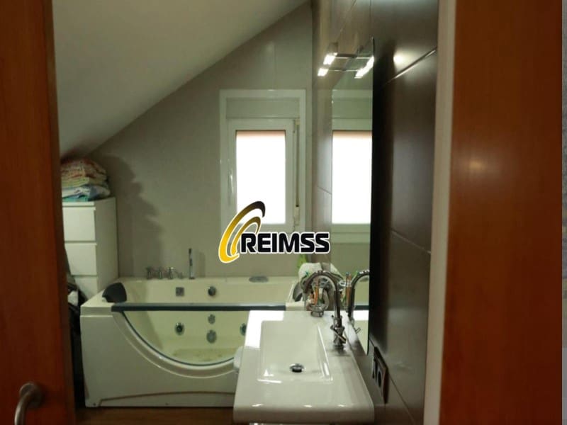 5 makuuhuone Huvila myytävänä paikassa Vidreres mukana 
autotalli - 577 500 € (Ref: 9682420)