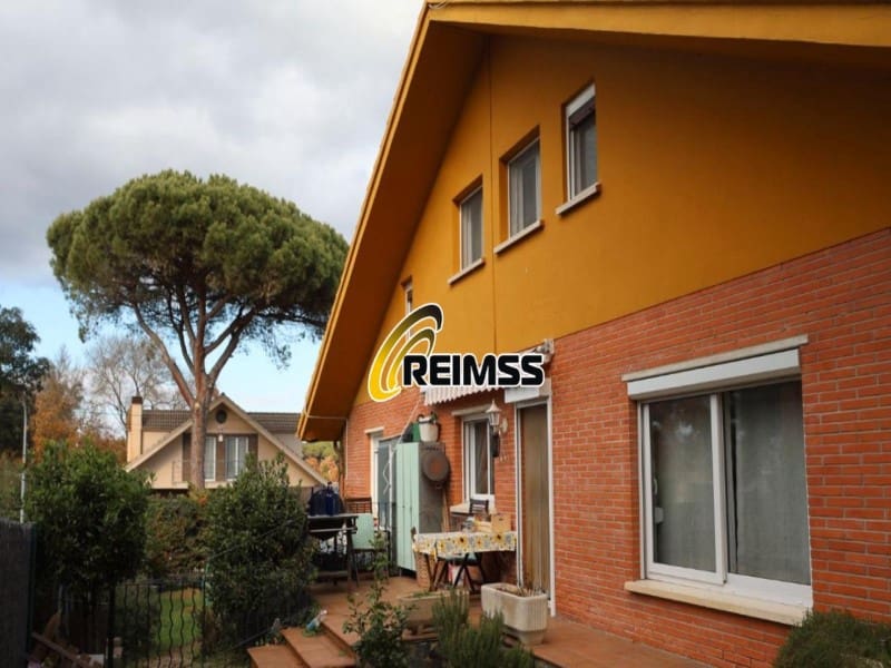5 bedroom Villa for sale in Vidreres with pool garage - € 577,500 (Ref: 9682420)