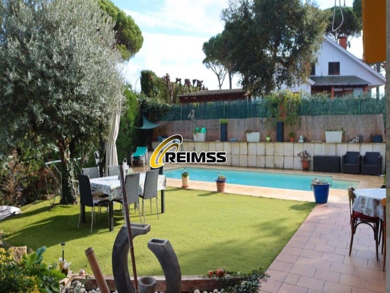 5 bedroom Villa for sale in Vidreres with pool garage - € 577,500 (Ref: 9682420)