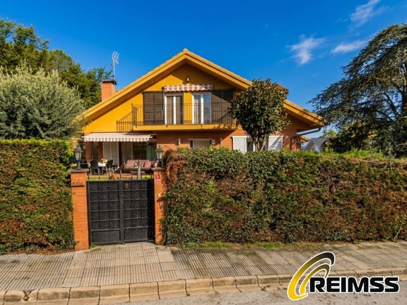 5 bedroom Villa for sale in Vidreres with pool garage - € 577,500 (Ref: 9682420)