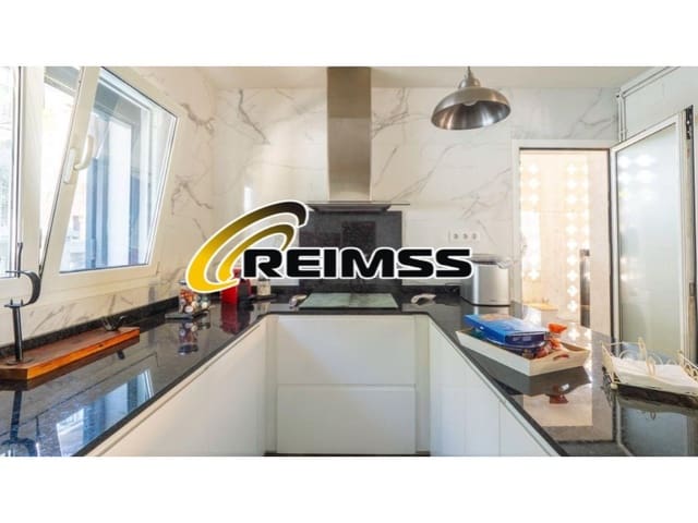 5 makuuhuone Huvila myytävänä paikassa Roca Grossa, Lloret de Mar mukana 
autotalli - 978 000 € (Ref: 9682425)