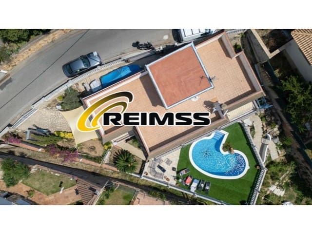 5 makuuhuone Huvila myytävänä paikassa Roca Grossa, Lloret de Mar mukana 
autotalli - 978 000 € (Ref: 9682425)