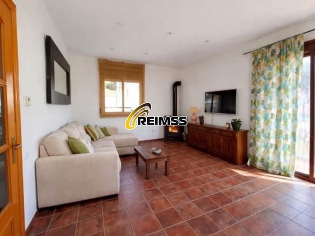 4 bedroom Villa for sale in Maçanet de la Selva with garage - € 315,000 (Ref: 9794377)