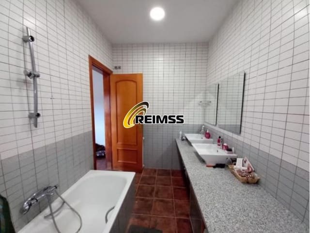 4 soveværelse Villa til salg i Maçanet de la Selva med swimmingpool garage - € 315.000 (Ref: 9794377)