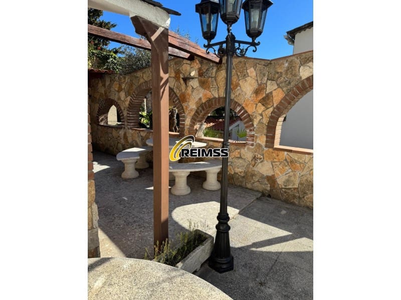 5 bedroom Villa for sale in Lloret de Mar with garage - € 524,000 (Ref: 9794379)