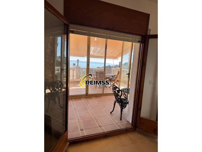 5 bedroom Villa for sale in Lloret de Mar with garage - € 524,000 (Ref: 9794379)