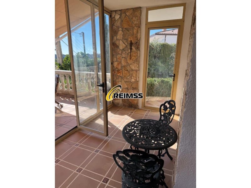 5 bedroom Villa for sale in Lloret de Mar with garage - € 524,000 (Ref: 9794379)