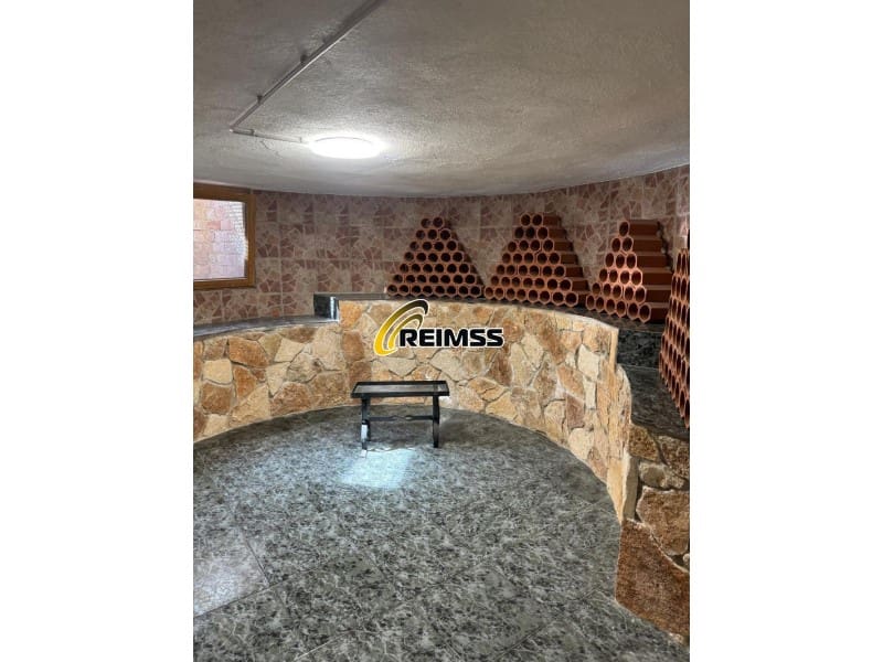 5 bedroom Villa for sale in Lloret de Mar with garage - € 524,000 (Ref: 9794379)