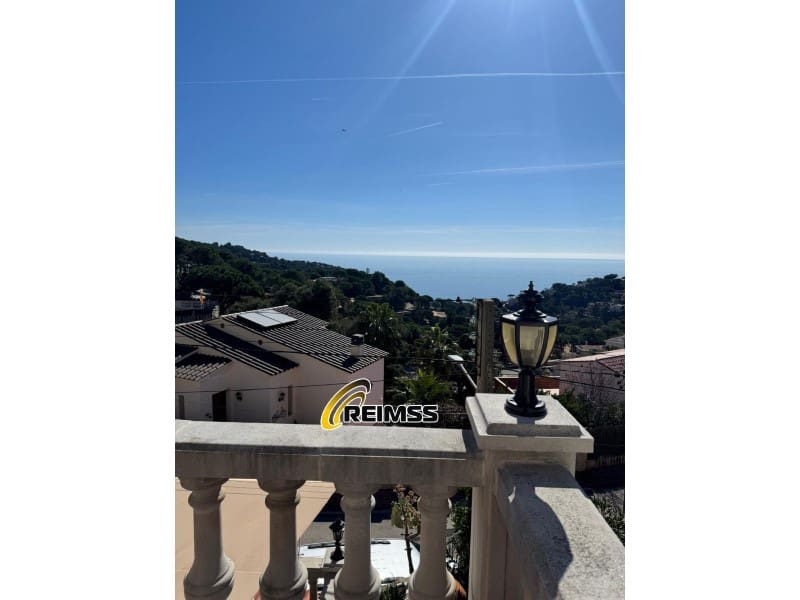 5 soveværelse Villa til salg i Lloret de Mar med swimmingpool garage - € 509.000 (Ref: 9794379)