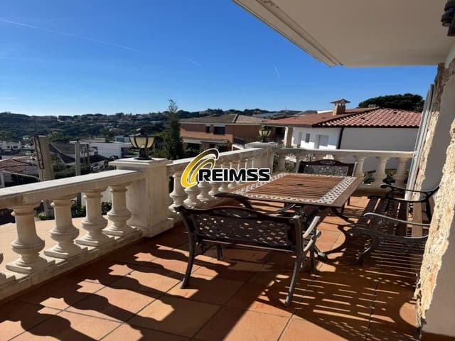 Chalet de 5 habitaciones en Canyelles, Lloret de Mar en venta con piscina garaje - 509.000 € (Ref: 9794379)