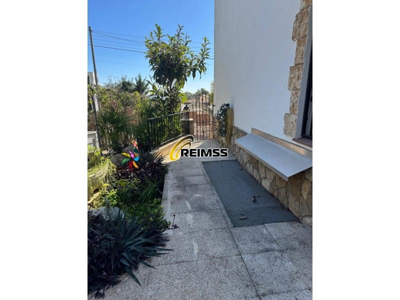 5 soveværelse Villa til salg i Lloret de Mar med swimmingpool garage - € 509.000 (Ref: 9794379)