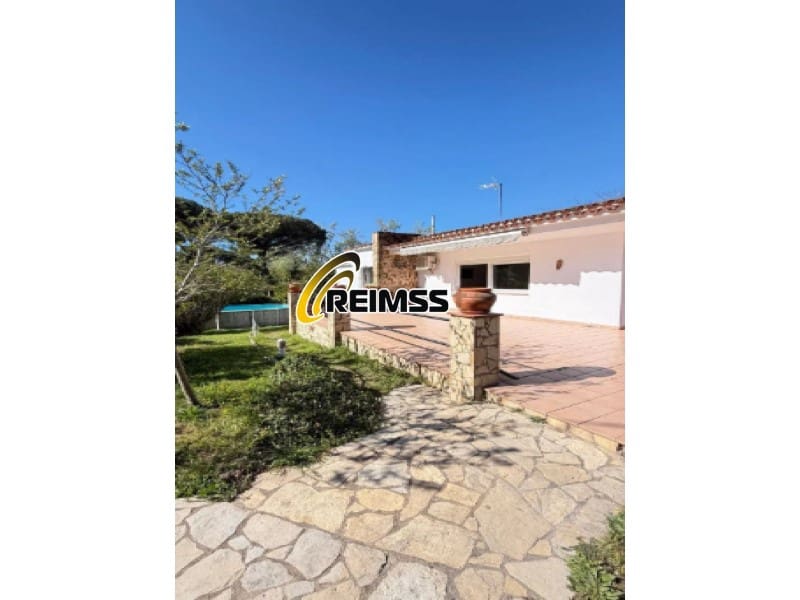 3 bedroom Villa for sale in Santa Cristina d'Aro with garage - € 350,000 (Ref: 9822436)