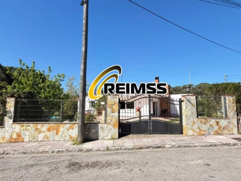 3 bedroom Villa for sale in Santa Cristina d'Aro with garage - € 350,000 (Ref: 9822436)