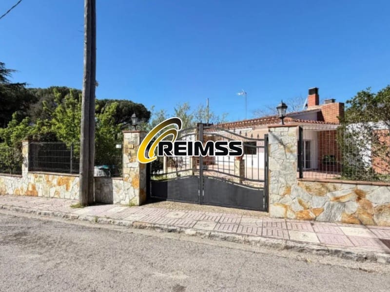 3 bedroom Villa for sale in Santa Cristina d'Aro with garage - € 350,000 (Ref: 9822436)