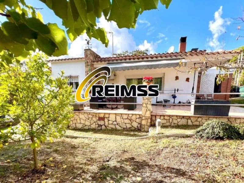 3 bedroom Villa for sale in Santa Cristina d'Aro with garage - € 350,000 (Ref: 9822436)