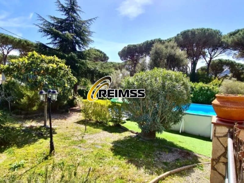 3 bedroom Villa for sale in Santa Cristina d'Aro with garage - € 350,000 (Ref: 9822436)