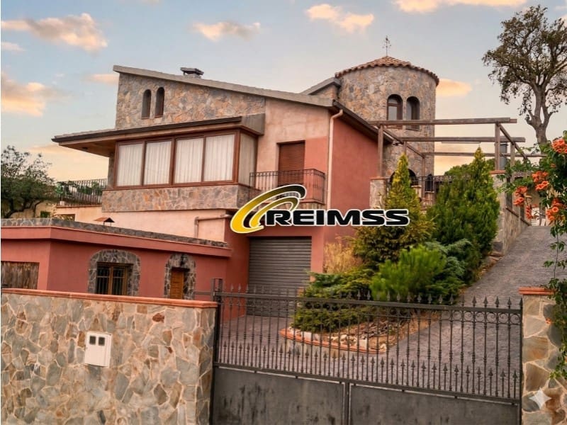 4 bedroom Villa for sale in Macanet de la Selva with pool garage - € 378,000 (Ref: 9822437)