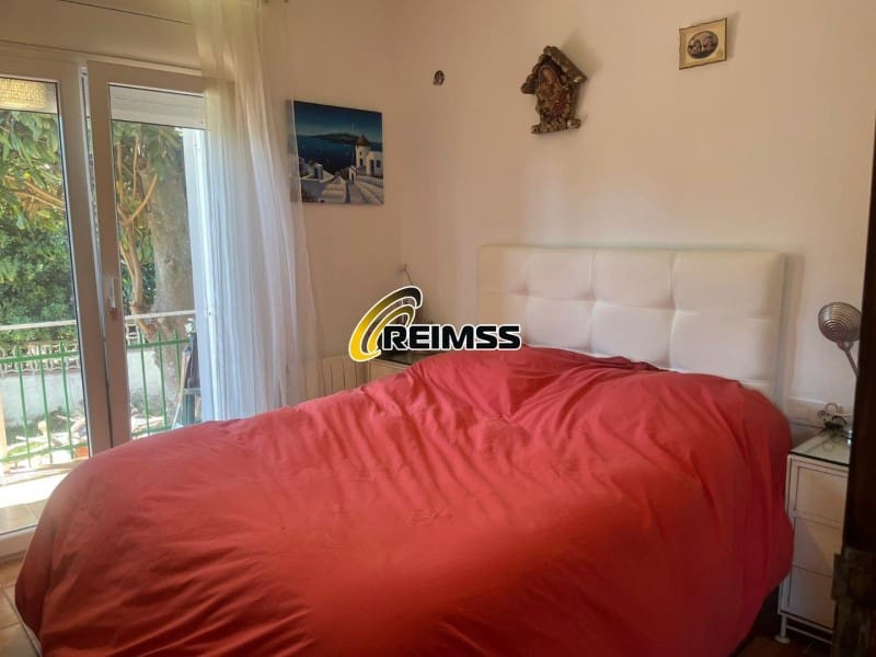 2 bedroom Villa for sale in Lloret de Mar with garage - € 373,000 (Ref: 9822438)