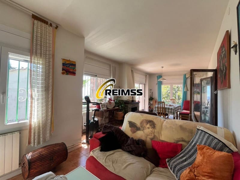 2 bedroom Villa for sale in Lloret de Mar with garage - € 373,000 (Ref: 9822438)