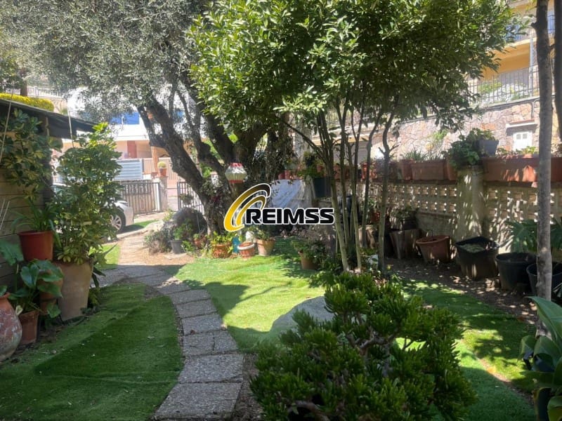 2 bedroom Villa for sale in Lloret de Mar with garage - € 373,000 (Ref: 9822438)