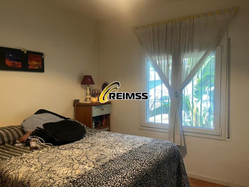 2 bedroom Villa for sale in Lloret de Mar with garage - € 373,000 (Ref: 9822438)