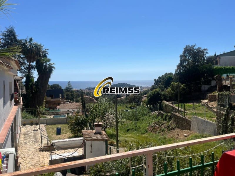 2 bedroom Villa for sale in Lloret de Mar with garage - € 373,000 (Ref: 9822438)