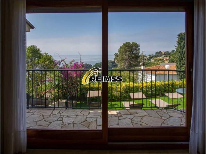 4 bedroom Villa for sale in Blanes with pool garage - € 850,000 (Ref: 9822439)