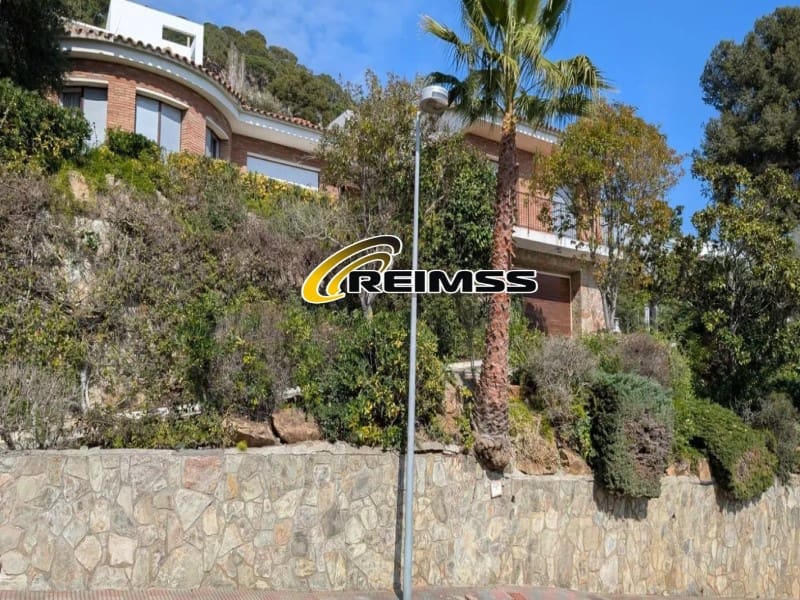 4 bedroom Villa for sale in Blanes with pool garage - € 850,000 (Ref: 9822439)