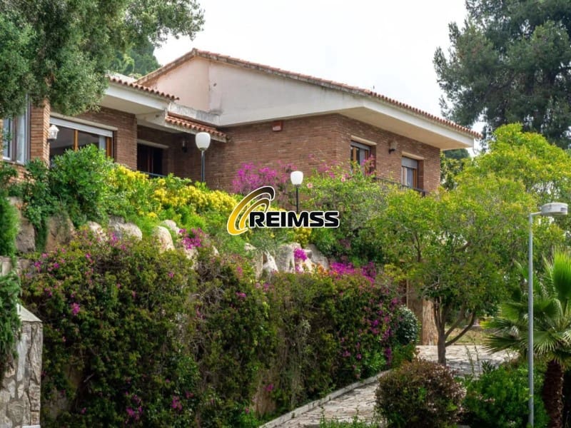 4 bedroom Villa for sale in Blanes with pool garage - € 850,000 (Ref: 9822439)