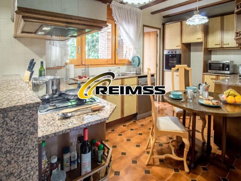 4 bedroom Villa for sale in Blanes with pool garage - € 850,000 (Ref: 9822439)