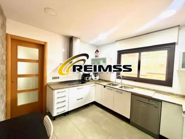 4 soveværelse Villa til salg i Urbanitzacions del Nord, Lloret de Mar med garage - € 479.000 (Ref: 9822440)