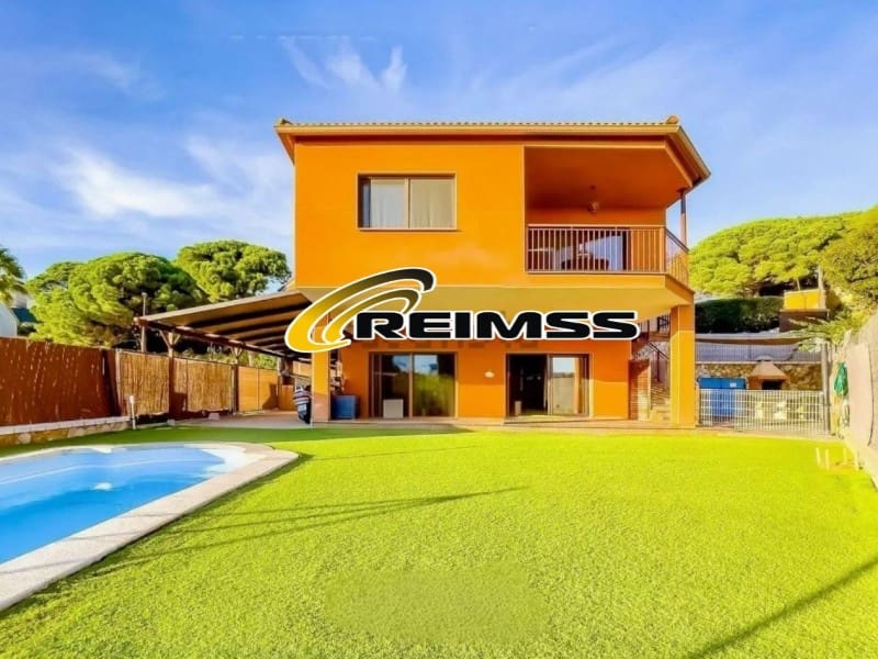 4 soveværelse Villa til salg i Lloret de Mar med swimmingpool garage - € 479.000 (Ref: 9822440)