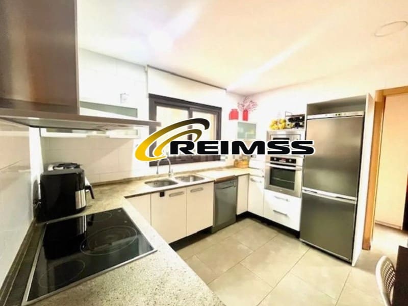 4 soveværelse Villa til salg i Lloret de Mar med swimmingpool garage - € 479.000 (Ref: 9822440)