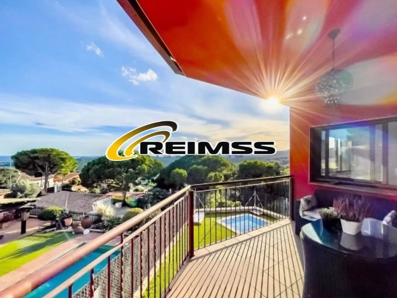 4 soveværelse Villa til salg i Lloret de Mar med swimmingpool garage - € 479.000 (Ref: 9822440)