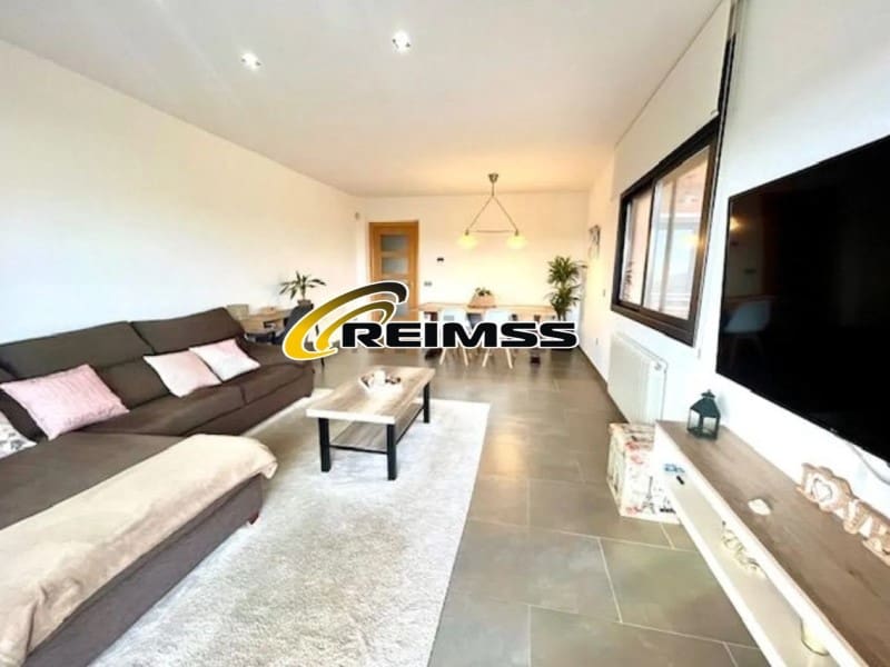 4 soveværelse Villa til salg i Lloret de Mar med swimmingpool garage - € 479.000 (Ref: 9822440)