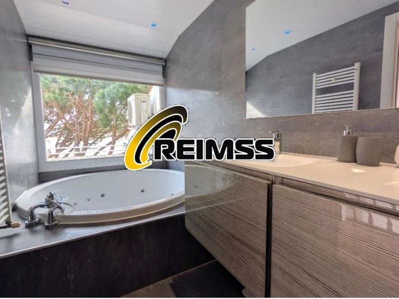 Chalet de 3 habitaciones en Platja d'Aro en venta - 475.000 € (Ref: 9890005)